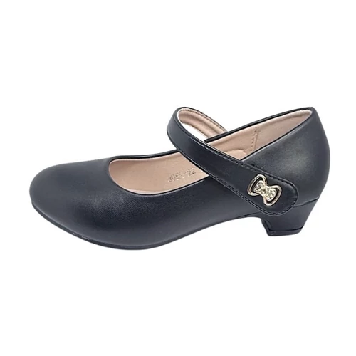 Alkalmi fedettbőr, kopogós lánykacipő